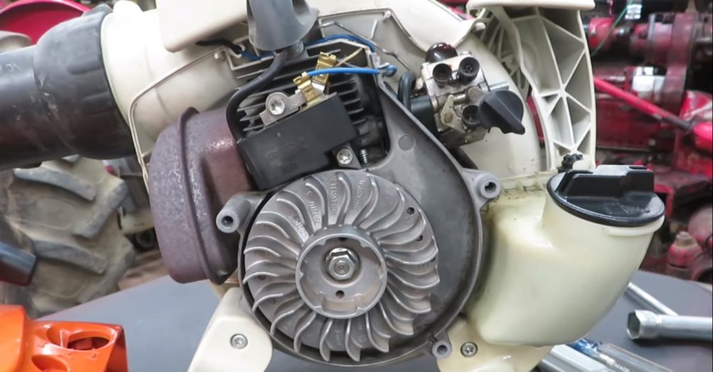 How to Clean Carburetor on Leaf Blower
